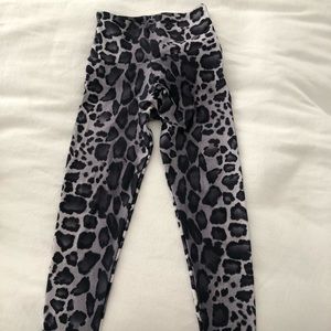 Black and white leopard leggings